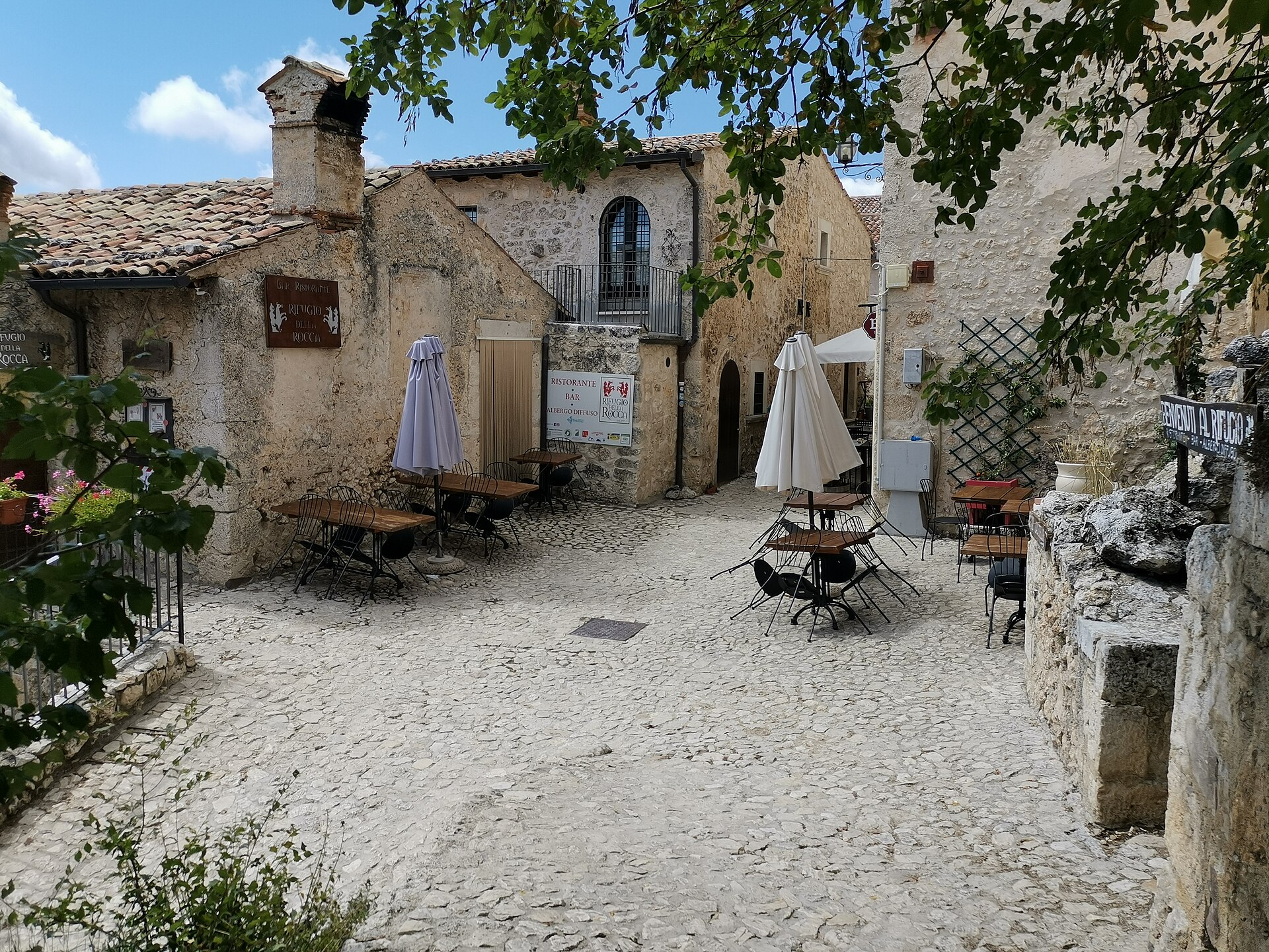 Il borgo di Rocca Calascio in Abruzzo